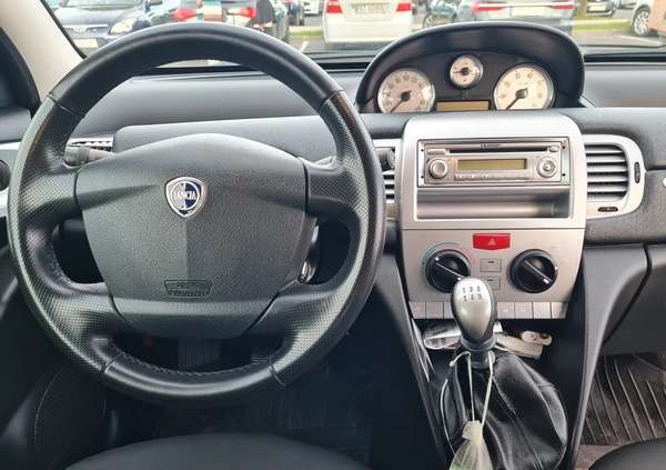 Lancia Ypsilon cena 18500 przebieg: 122000, rok produkcji 2011 z Tychy małe 154